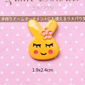 Detail view of yellow resin cartoon rabbit DIY accessory with pink flower and size info