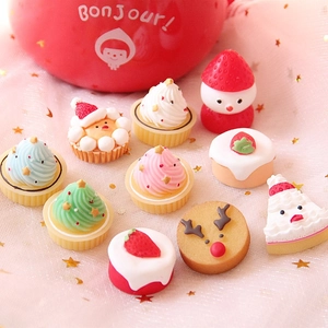 3D Harz Miniatur Weihnachts-Cupcakes und Rentierkuchen für Puppenhäuser und Basteln