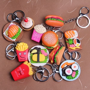 Set di portachiavi alimentari realistici con hamburger, sushi e patatine fritte