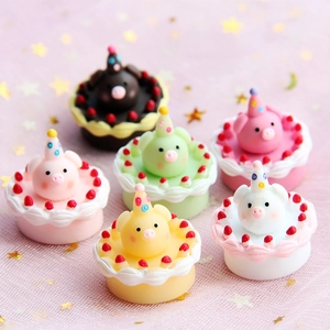 Miniature resin cartoon pig cakes in six colors for micro landscape decoration