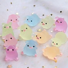 Luminous resin cartoon pig figurines on sparkling mesh fabric for DIY crafts decoration