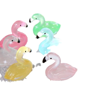 Leuchtende Miniatur-Flamingo-Figuren aus Harz im bunten Mix für Bastelarbeiten und DIY
