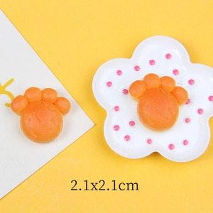 Miniature resin cat claw bread accessory for DIY crafts measuring 2.1x2.1cm size