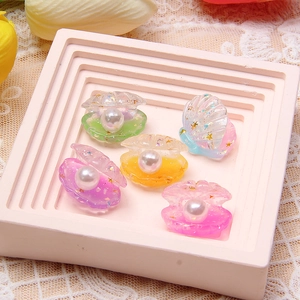 Glittery resin shells with faux pearls for DIY phone cases and jewelry accessories
