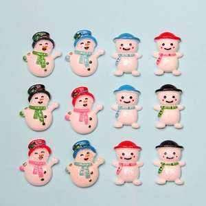 Détail de 12 breloques bonhomme de neige en résine scintillante pour bricolage de Noël