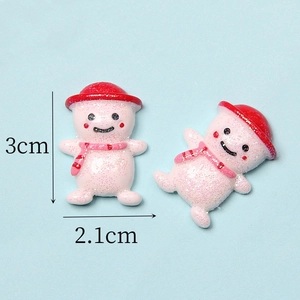 Accessoire bonhomme de neige en résine rose pailletée avec chapeau rouge et taille 3cm x 2,1cm