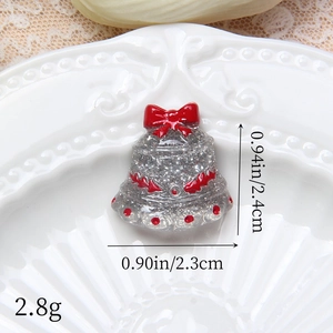 Détail d'une cloche de Noël en résine pailletée de 2,4cm x 2,3cm pour accessoires DIY