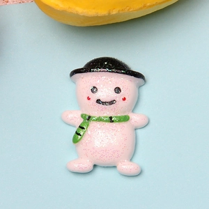 Détail d'un bonhomme de neige en résine rose pour DIY avec paillettes et écharpe
