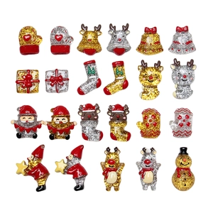 Set de 23 breloques de Noël en résine pailletée avec Père Noël, rennes et bonhommes de neige