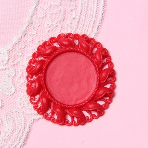 Detail view of 2.5cm red vintage relief round base for DIY photo frame jewelry