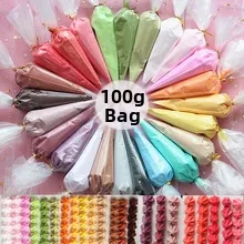Dettaglio di sacchetti di colla colorata da 100g per fermagli fai-da-te con vari beccucci