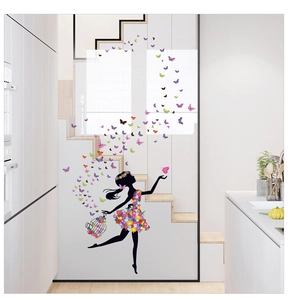 Wandtattoo Blumenfee-Silhouette mit bunten Schmetterlingen für moderne Inneneinrichtung