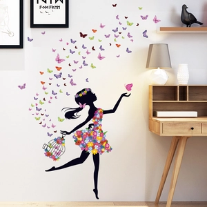 Wandsticker mit Blumenfee-Silhouette und farbenfrohen fliegenden Schmetterlingen
