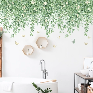 Stickers muraux avec vignes vertes tropicales, fleurs blanches et papillons décoratifs