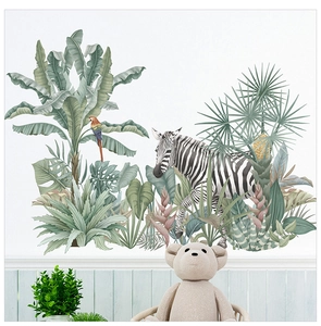Detail der Wandtattoo Tropenwald mit Zebra, Papagei und Monstera-Blättern Motiven