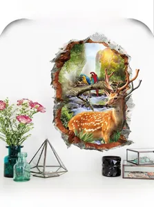 Adesivo murale 3D dettagliato con scena della foresta, alce realistico e pappagalli colorati