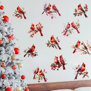 Details von wasserfesten Weihnachtssticker mit roten Kardinälen auf verschneiten Zweigen
