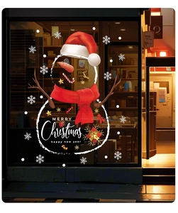 Detail eines Weihnachts-Schneemann-Fensteraufklebers mit Sternen, Flocken und Geschenkmustern