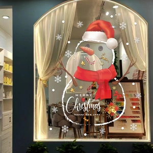 Detail der Weihnachtsfensteraufkleber mit Schneemann, Flocken und Rentier-Motiven