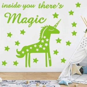 Stickers muraux licorne lumineuse avec étoiles et citation magique pour enfants