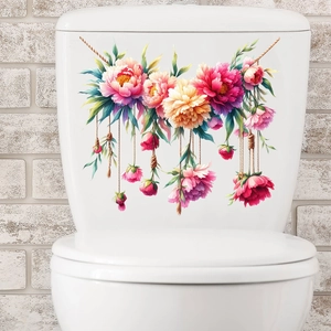 Vista dettagliata di adesivi murali floreali colorati su una cassetta del WC in ceramica