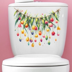 Dettaglio di adesivi murali con tulipani colorati ad acquerello per decorare il bagno