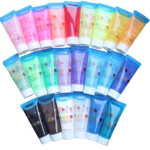 Détail macro de tubes de colle crème cristal pailletée 50g en couleurs variées pour DIY