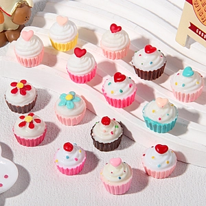 Mini cupcakes en résine avec crème et cœurs pour accessoires de coque de téléphone