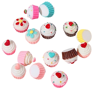 Mini cupcakes assortis en résine avec décorations de cœur et fleurs pour accessoires DIY