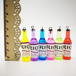 Set mit sechs bunten Mini-Resin-Cocktailflaschen für DIY-Schmuck und Bastelarbeiten