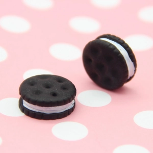 Gedetailleerd beeld van miniatuur koekjes van hars voor doe-het-zelf knutselwerkjes