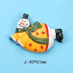 Detail of resin snowman flatback with glitter finish and 40x61mm size specifications