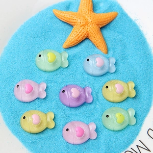 Mini poissons colorés en résine pailletée pour bijoux DIY et coques de téléphone