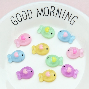 Charmantes figurines de poissons pailletés en résine pour bricolage DIY