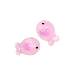 Charm's poissons en résine rose pailletée avec détail cœur pour projets DIY