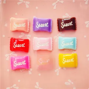 Détail de neuf bonbons colorés en résine avec gravure Sweet pour accessoires de bricolage