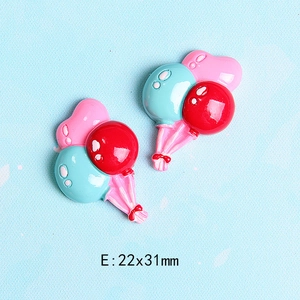 Dettaglio di ciondoli a palloncino in resina per accessori capelli fai-da-te, 22x31mm