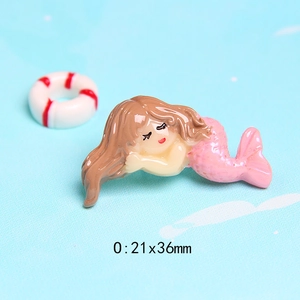Detail of 21x36mm resin mermaid charm with pink tail for DIY hair clips and slime crafts