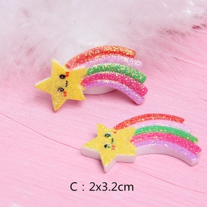 Detail von Glitzer-Harz-Sternanhänger mit Regenbogenschwanz für DIY-Handwerk und Haarschmuck