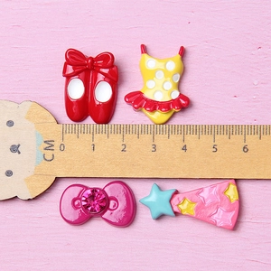 DIY-harsaccessoires set met rode balletschoenen en glitterstrikken voor handwerk
