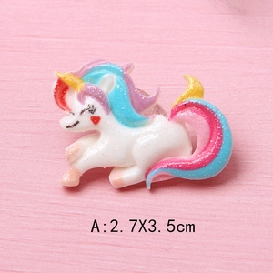 Detailed view of resin unicorn DIY charm with glitter finish and 2.7x3.5cm dimensions
