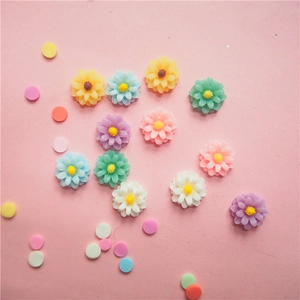 Colorful resin daisy flower charms for DIY jewelry and phone case decoration
