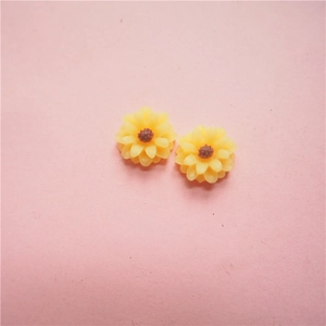 Pair of yellow resin sunflower charms for DIY earrings and phone case decoration