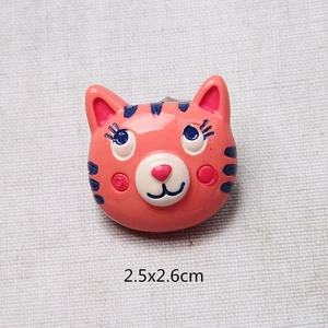 Mignon charm chat rose en résine 2.5x2.6cm avec rayures bleues pour coque de téléphone et bijoux