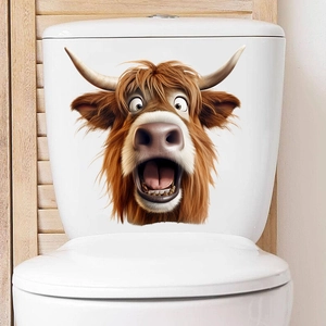 Autocollant drôle de vache des Highlands sur réservoir de toilettes avec pelage marron