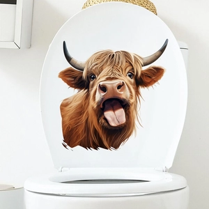 Sticker vache des Highlands sur abattant de WC blanc avec une expression humoristique