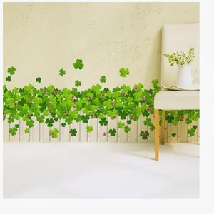 Sticker mural trèfle vert avec clôture blanche pour la décoration de salon et chambre