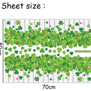 Sticker mural trèfle vert et fleurs roses avec clôture blanche, taille 50x70cm