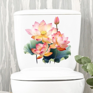 Détail de stickers imperméables de lotus rose et feuille verte sur des toilettes blanches