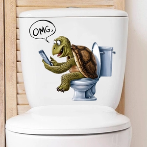 Adesivo murale in PVC impermeabile con tartaruga divertente che usa lo smartphone sul WC